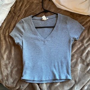v-neck crop top